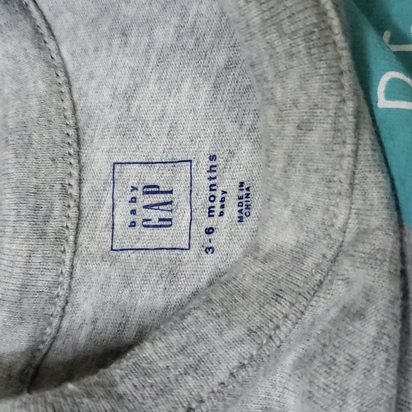 👶🏾Gently worn boys "Carter's" Graphic Onesie size 18m - Picture 4 of 6